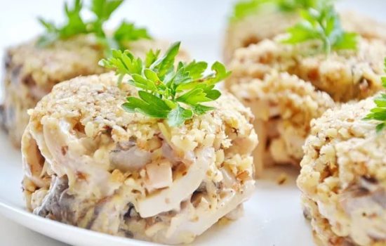 Салат с кальмарами: пошаговый рецепт праздничной или простой закуски. Пошаговые рецепты салатов с кальмарами: готовим, наслаждаемся