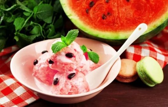 Мороженое из арбуза – летняя прохлада! Лучшие рецепты мороженого из арбуза со сливками, молоком, йогуртом, дыней, бананами