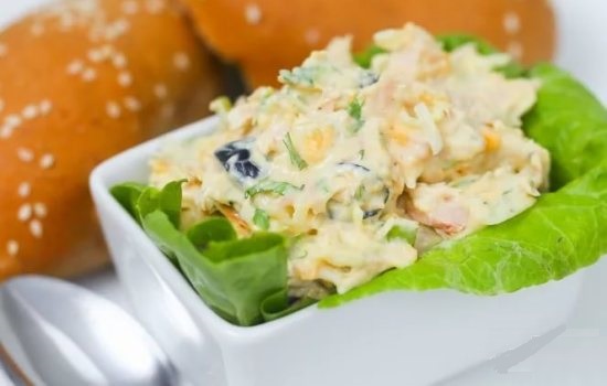Салат с тунцом консервированным: пошаговый рецепт. Готовим отменую закуску - салат с консервированным тунцом (пошагово)