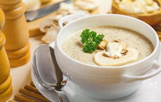 Ароматные супы из шампиньонов: пошаговые рецепты. Готовим простые заправочные и европейские кремовые супы из шампиньонов (пошагово)