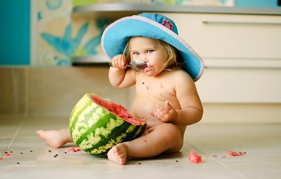 Детский рацион питания: с какого возраста можно давать ребёнку арбуз? Можно ли давать арбуз ребёнку до года – мнения педиатров