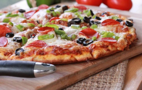 Рецепт быстрой пиццы в духовке – ужин на скорую руку. Варианты быстрой пиццы в духовке с разными начинками: на лаваше или на багете