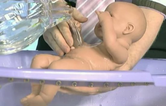 Как подмывать новорожденного — девочку? Все об интимной гигиене новорождённых девочек: как, чем и когда подмывать малышку