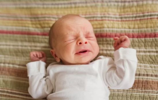 Газы у новорожденного: причины и симптомы патологии. Газы у новорожденного – что делать и чем лечить?