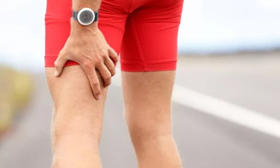 Сводит колено: причины и возможные диагнозы. Что делать, когда сводит колено: первая помощь, лечение и профилактика судорог