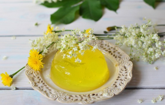 Лимонное желе – пикантный десерт, который всегда кстати. Правила приготовления и вариации блюд на основе лимонного желе