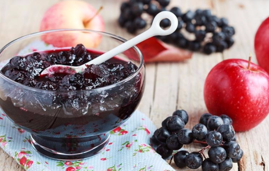 Желе из черноплодной рябины: полезный десерт и запас витаминов на зиму. Варианты желе из черноплодной рябины с желатином и без