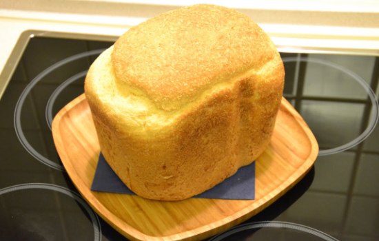 Белый хлеб в хлебопечке – классический и с разными добавками. Белый хлеб с изюмом, медом, морковью, чесноком - рецепты для хлебопечки