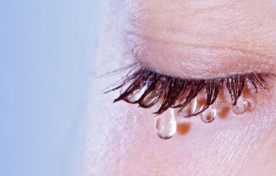 К чему снятся слёзы, плакать во сне, вытирать кому-то слёзы? Основные толкования - к чему снятся слёзы по версиям разных сонников