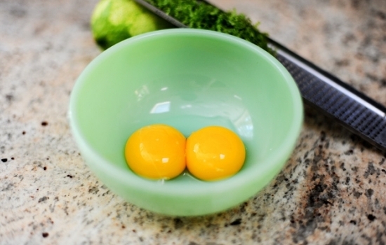 Польза желтка из яйца: как употреблять, нормы и противопоказания. В чём состоит вред желтка для организма