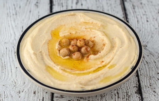 Паста хумус — польза нута, оливкового масла, лимона и тахини. Как готовят, с чем едят и может ли быть от хумуса вред