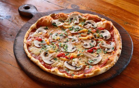 Пицца с фаршем и грибам: традиционные и оригинальные рецепты. Домашняя пицца с фаршем и грибами – лучшие варианты