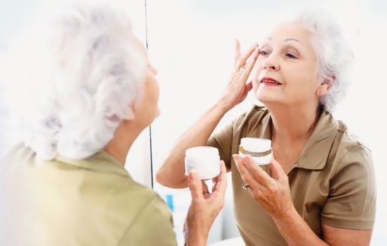 Как делать маски для лица после 50 лет в домашних условиях? Проверенные рецепты масок для стареющей кожи лица