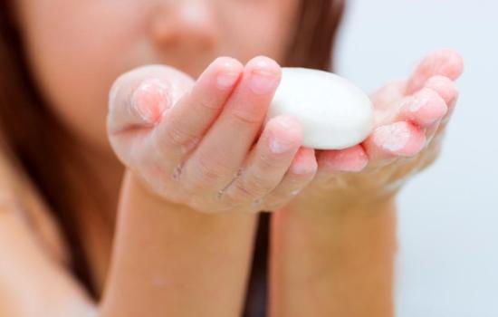 Опасная чистота: состав мыла, губительный для кожи. Какую пользу и вред таит в себе обычное мыло?