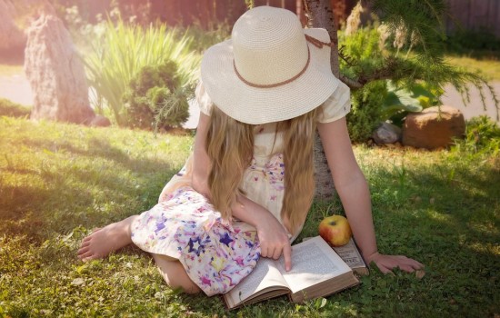 ТОП-10 лучших книг для девочек: что посоветовать юной леди? Какое произведение выбрать для девочки, чтобы она увлеклась чтением?