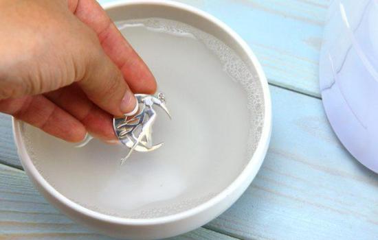 Лучшие средства для чистки серебра: что делать, если серебро со временем потемнело? Список действенных средств для чистки серебра