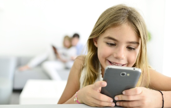 Что делает ребёнок в смартфоне? Зависимость ребенка от гаджетов: причины ее развития и рекомендации по освобождению