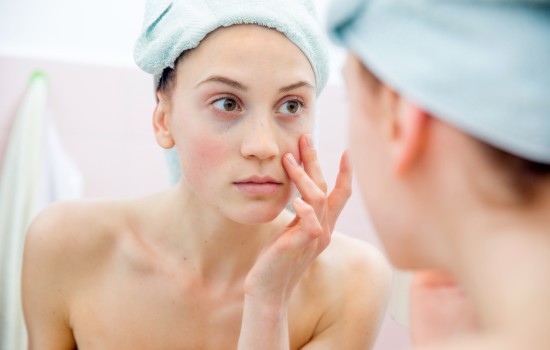 Как восстановить «уставшую» кожу: домашние и салонные методы. Что поможет быстро и надолго снять следы усталости с лица