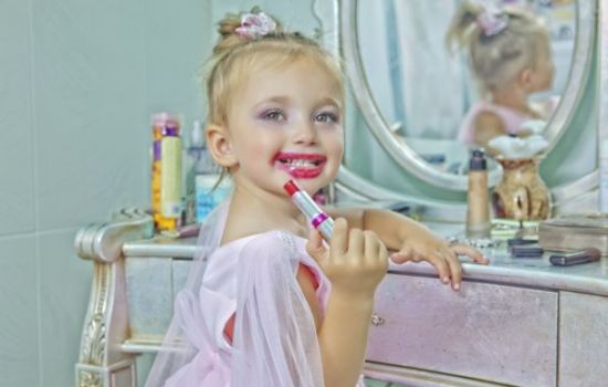Детская декоративная косметика: характеристика и предложения в 2018 году. Особенности детских мейк-ап продуктов
