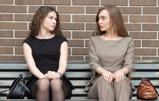 Причины женской взаимной неприязни. Основные отличия женского соперничества: почему надо опасаться подруг и любить соперниц?