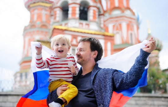 Особенности российского отцовства. В чём повезло детям большой страны, а в чём не очень?