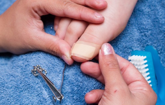 Поможет ли лечение вросшего ногтя народными средствами в домашних условиях? Мнение эксперта о народных методах лечения онихокриптоза